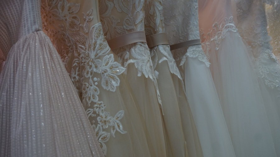 Joan Schnelzauer partage ses astuces pour vous aider à trouver la robe de mariée de vos rêves